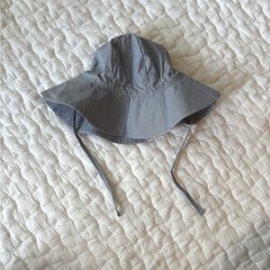 NWOT Infant Striped Sunhat with tie